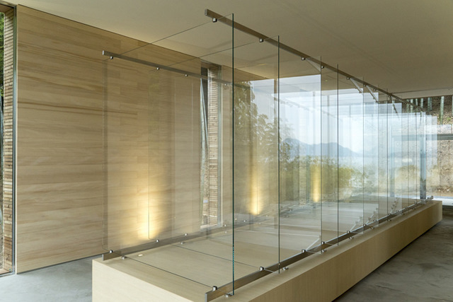 ゲルハルト・リヒター最大のガラス作品「ゲルハルト・リヒター 14枚のガラス／豊島」が無人島で一般公開