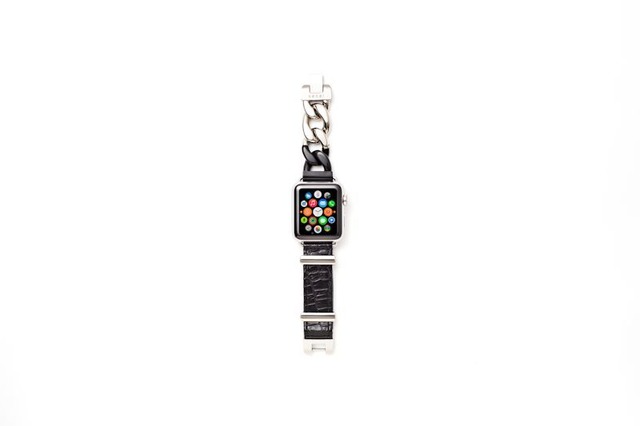 サカイ、Apple Watch専用ストラップを新宿伊勢丹で先行発売