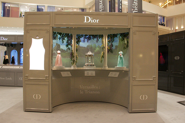 ディオールがミニチュアドレスに宿した美の結晶 9つのドールハウスを舞台に阪急うめだで特別展示開催中 Photo 13 35 Fashion Headline