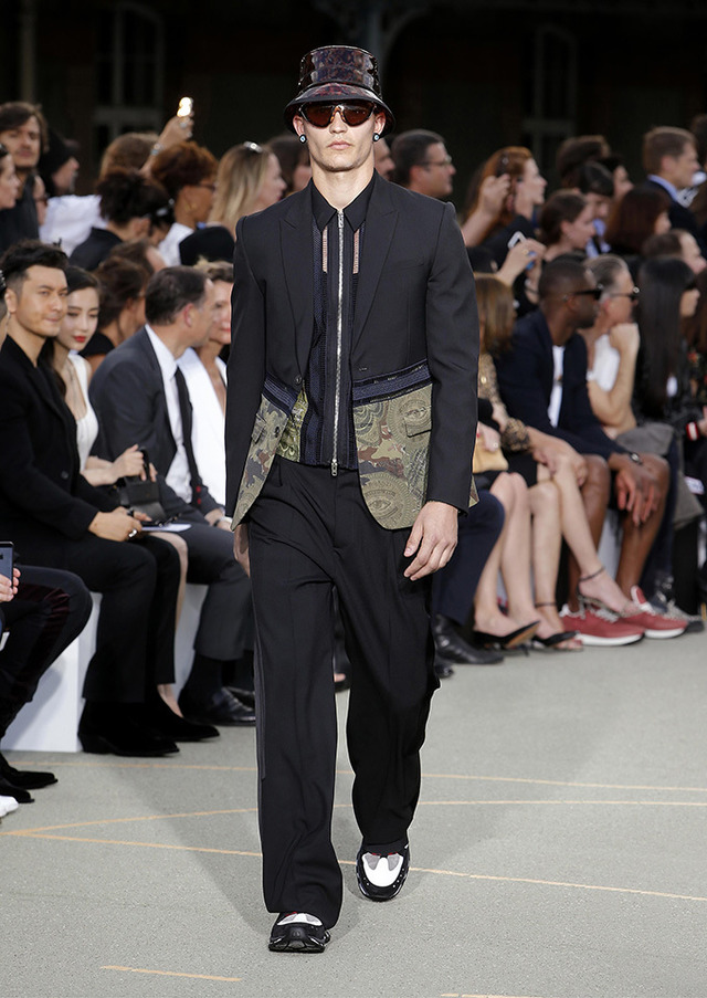 Givenchy by Riccardo Tisci, a symbol of enigmatic mystery [SS17 Men's ...