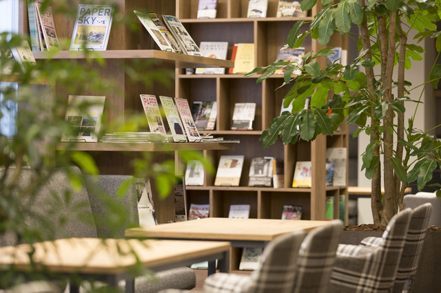 三越伊勢丹が南青山に1000冊の本に囲まれた会員制サロンを新規オープン。限定セミナーやワークショップも開催