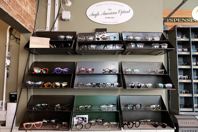 スペクスタキュラー オプティシャンズ & アイウェア コー（Specstacular Opticians & Eyewear Co）