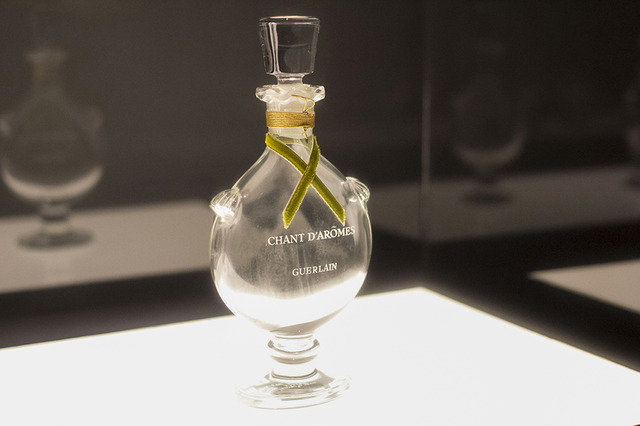 グレース・ケリーのクローゼットの中から、シャネルやディオールのドレス、希少な“ケリー”バックなど展示。世界初公開のティアラも PHOTO