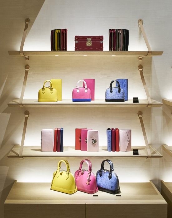 日本初進出の78年に誕生したルイ ヴィトン 西武渋谷店がリニューアル 記念に限定カラーのバッグも Photo 5 5 Fashion Headline