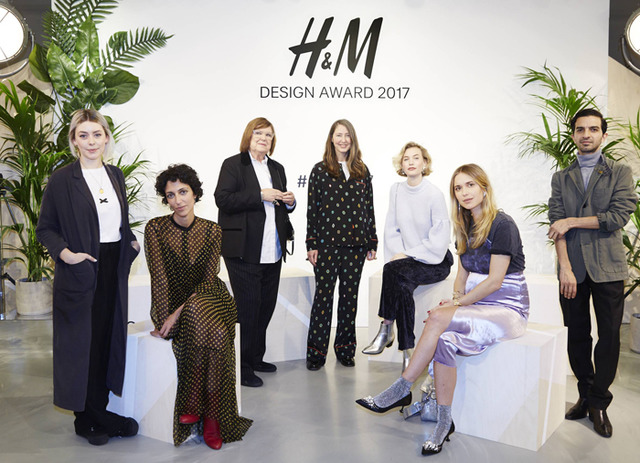 審査員たち　中央右：アンソフィー・ヨハンソン（H&M クリエティブ・アドバイザー）中央左：マーガレッタ・ヴァン・デン・ボッシュ（H&M クリエイティブ・ディレクター）