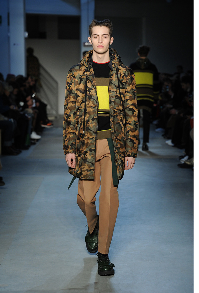 政治 デモ の空気感をスタイルに N 21が感じる時代の変化 17 18秋冬メンズ Photo 13 31 Fashion Headline