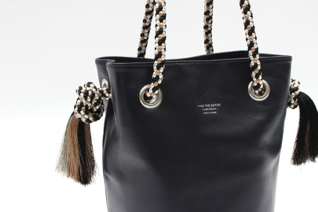 パスザバトンからオリジナルデザインシリーズとなる「KUMIHIMO Leather Bucket Bag ーLovedLeftoversー」が販売を開始