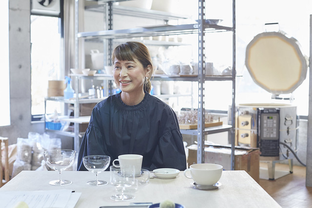 暮らしを豊かにする、余白のある器たち。器作家イイホシユミコのMeets イイホシユミコ