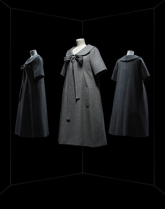 イヴ・サンローランがクリスチャン・ディオールのためにデザインした「Bonne Conduite」ドレス（1958年春夏コレクション）