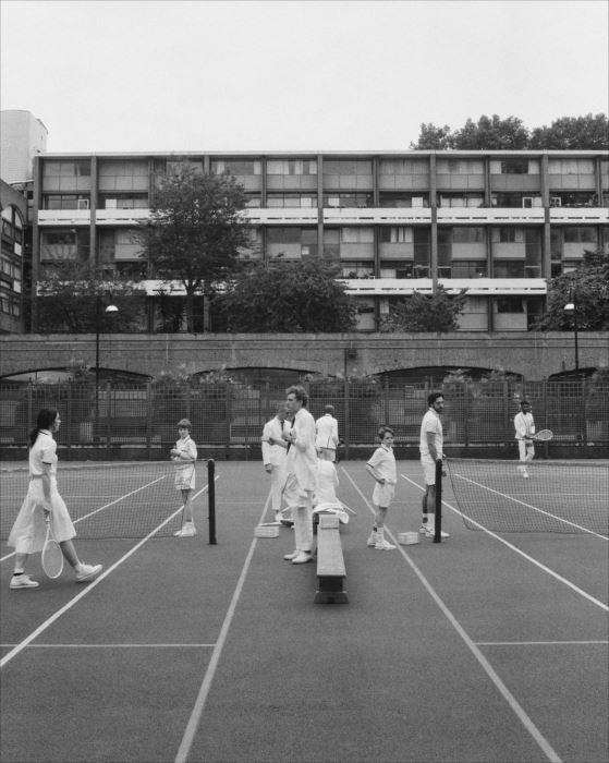 トム ブラウンが旗艦店ロンドンストアのオープンを記念して、、テニス カプセルコレクションを発表