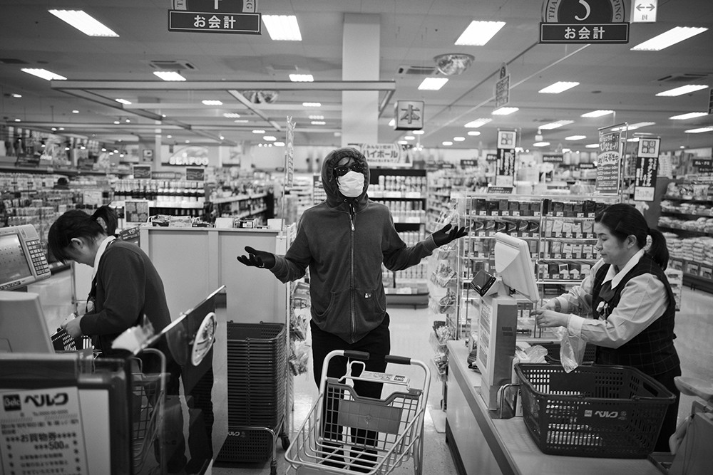 "Cyril  Jackson t ry t o  shopping  at  Tokyo"  2016