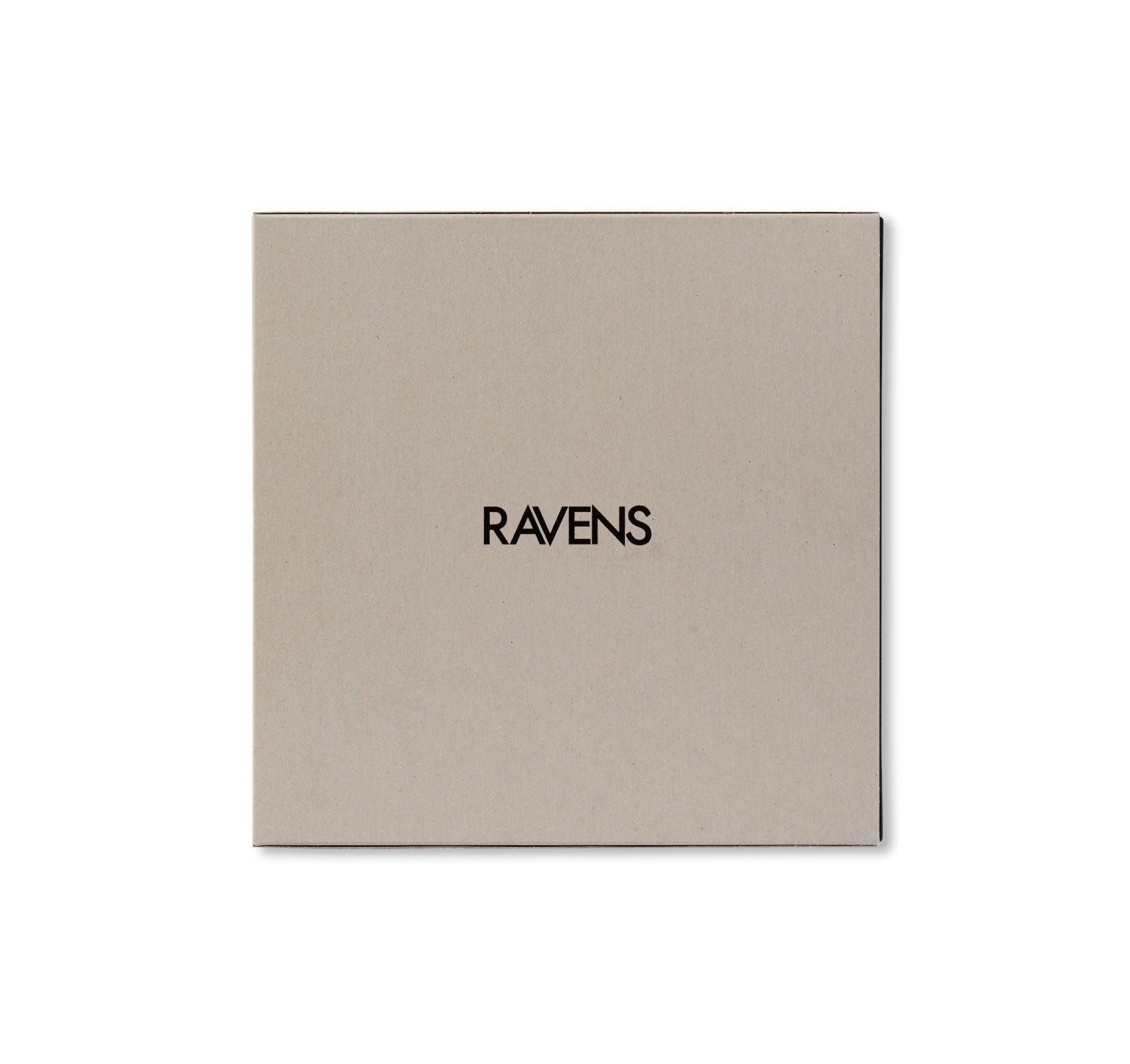 「RAVENS / 鴉」1万円（出版：MACK/スリップケース入りハードカバー/136 ページ/263 x 263mm/モノクロ）