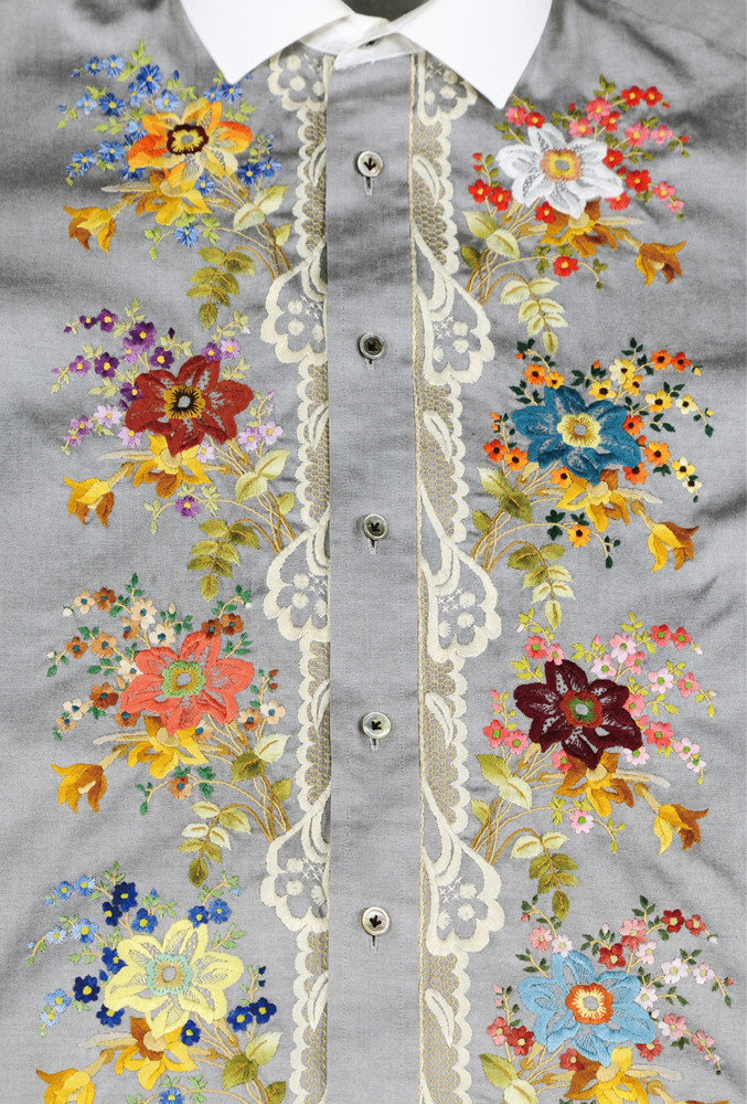 「春の花の刺繍シャツ－18世紀 宮廷衣装の習作」コットン 2011年