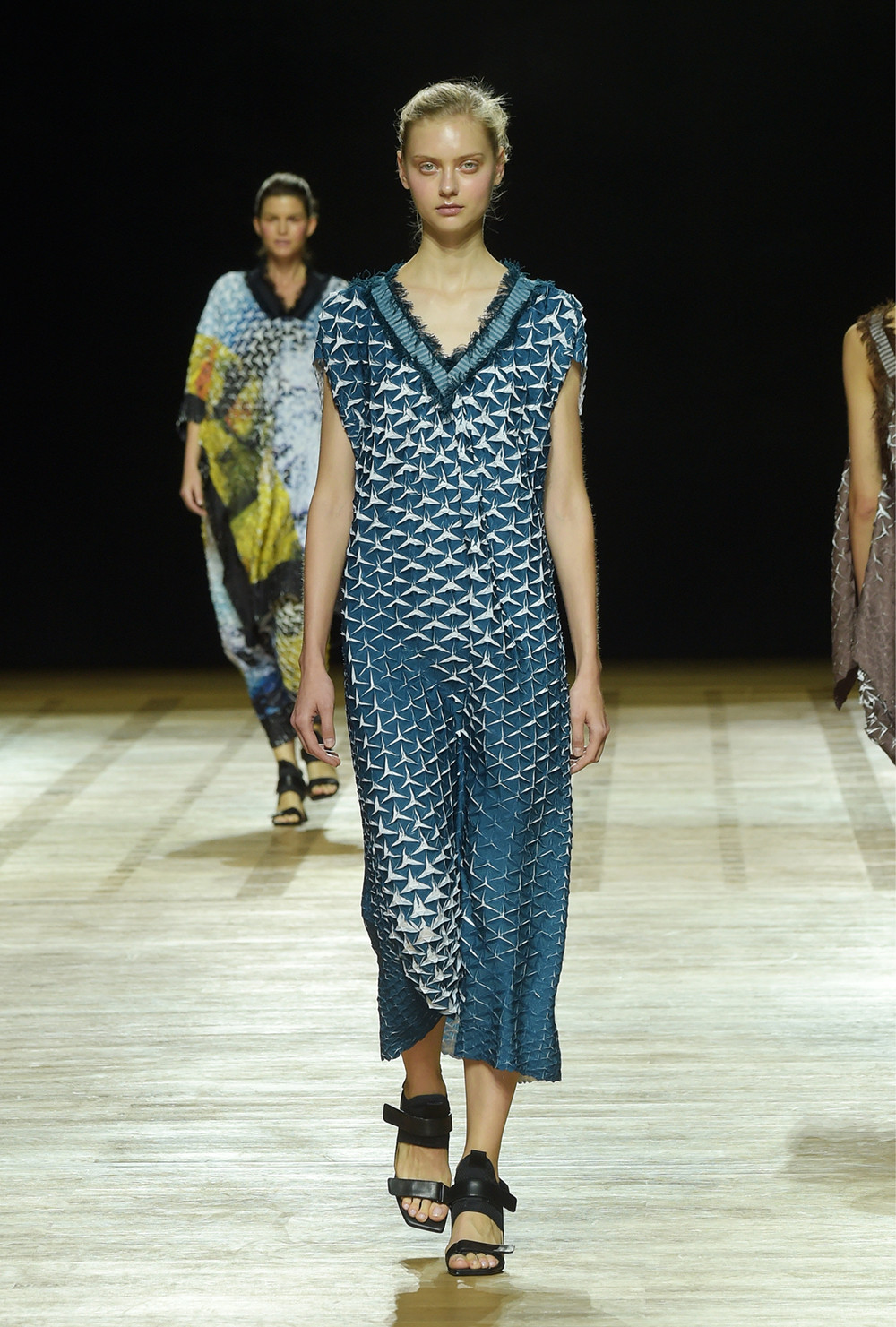 イッセイ ミヤケ 蘇るアイスランドの記憶 18春夏ウィメンズ Photo 40 44 Fashion Headline