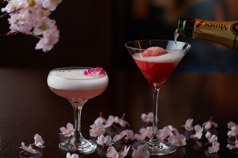 右 桜のシャンパンソルベ（2,000円）、左 桜（1,700円）