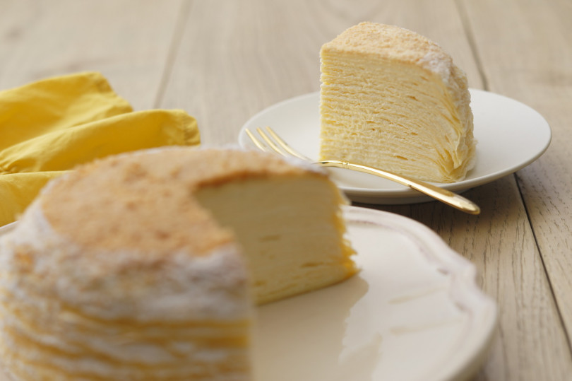 「ミルクレープ クリームチーズ」カットサイズ（税込540円）、12cm（税込2,484円）、15cm（税込3,900円）