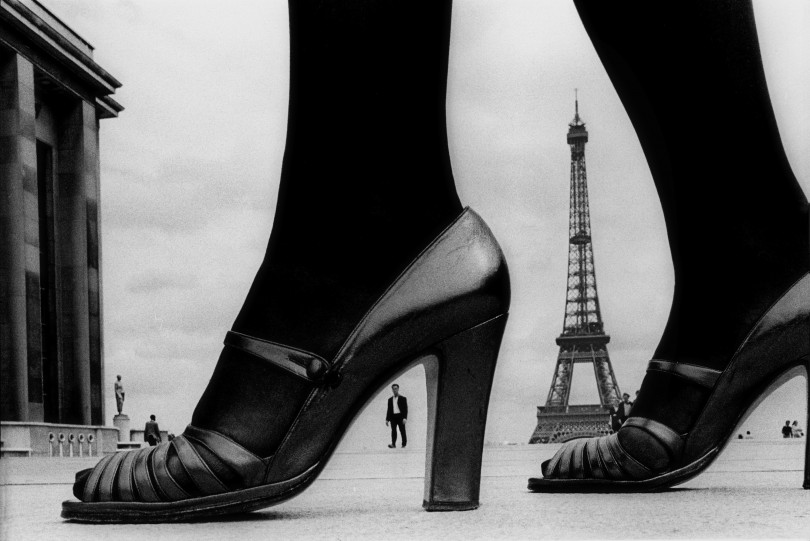 フランク・ホーヴァット「For “STERN”, shoes and Eiffel Tower, 1974, Paris, France」