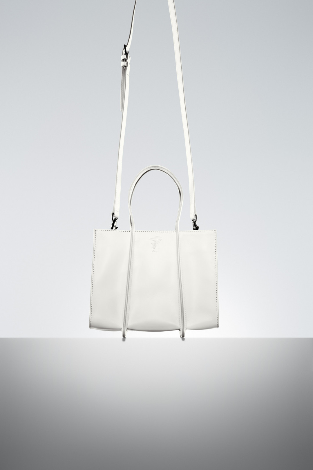 「GETA Small Bag（White/Navy/Black）」（15万5,000円）