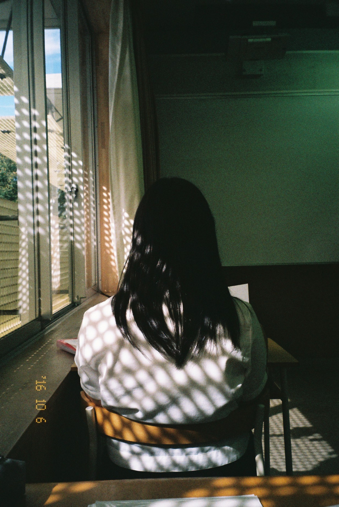 19歳の写真家・石田真澄による初作品集『light years -光年-』刊行