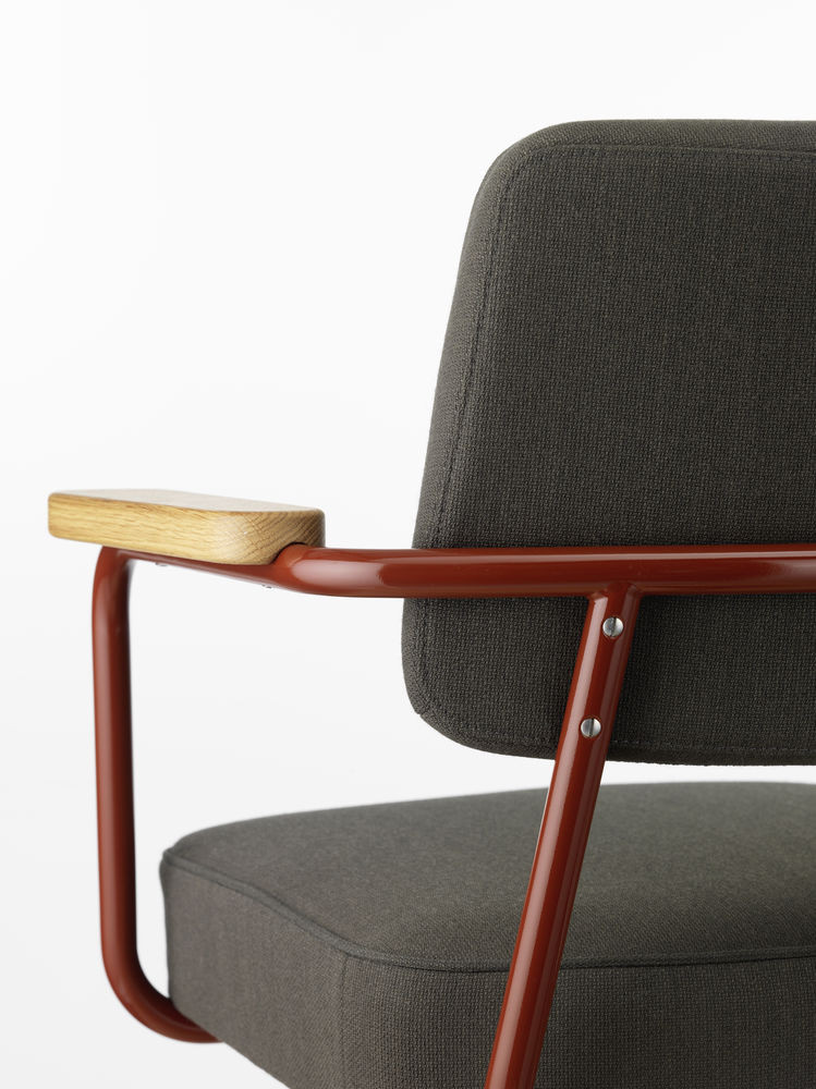 Vitra Home Office Story ータスクチェアー 「Fauteuil Direction Privotant」 （25万4,000円～）
