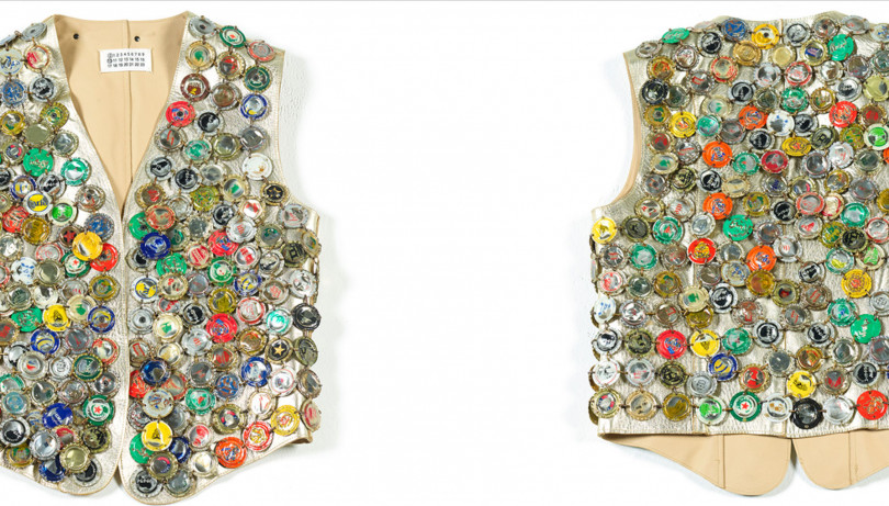 メゾン マルジェラ アーティザナル コレクション「Artisanal Bottle Cap Vest」2006年