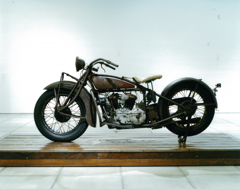 1928年の〈インディアン・モーターサイクル〉のオートバイ