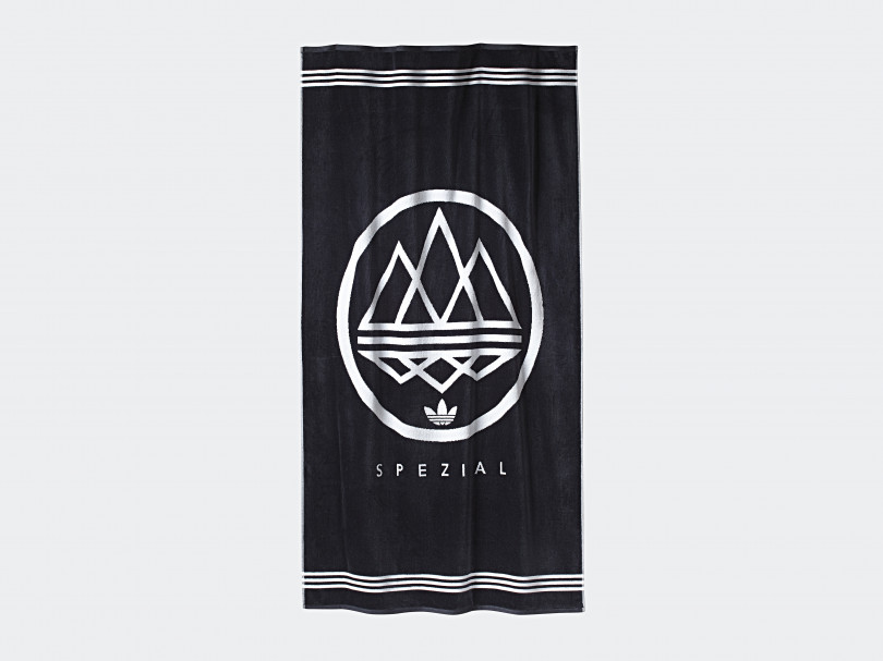 「SPEZIAL TOWEL」CF7341（1万2,000円）