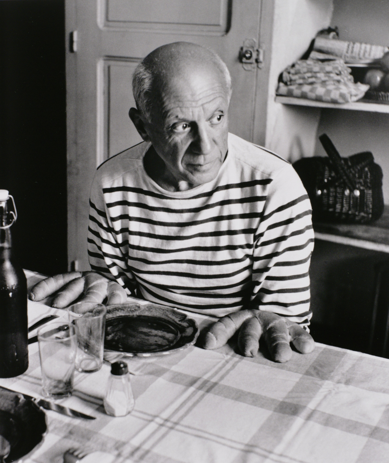 ロベール・ドアノー 《ピカソのパン》 1952年 ゼラチン・シルバー・プリント