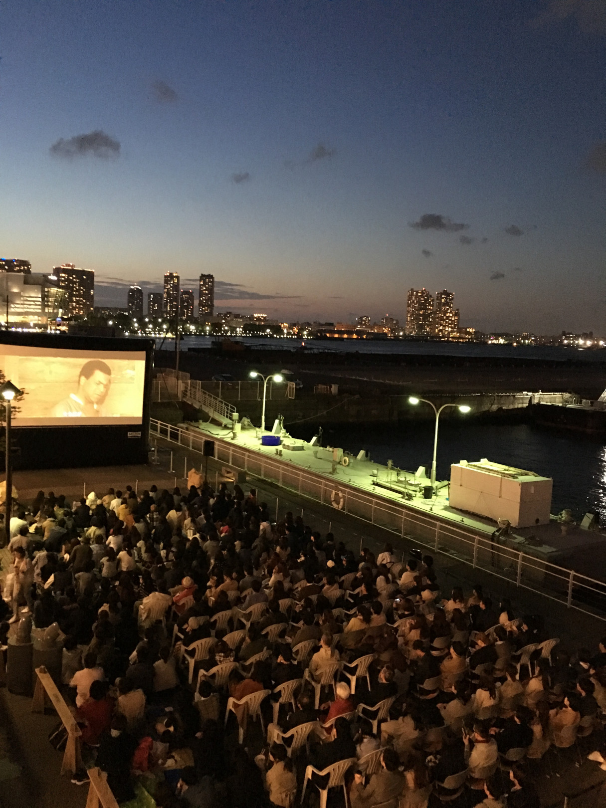 過去開催時の様子（SEASIDE CINEMA ～THEATER MARINE & WALK～）