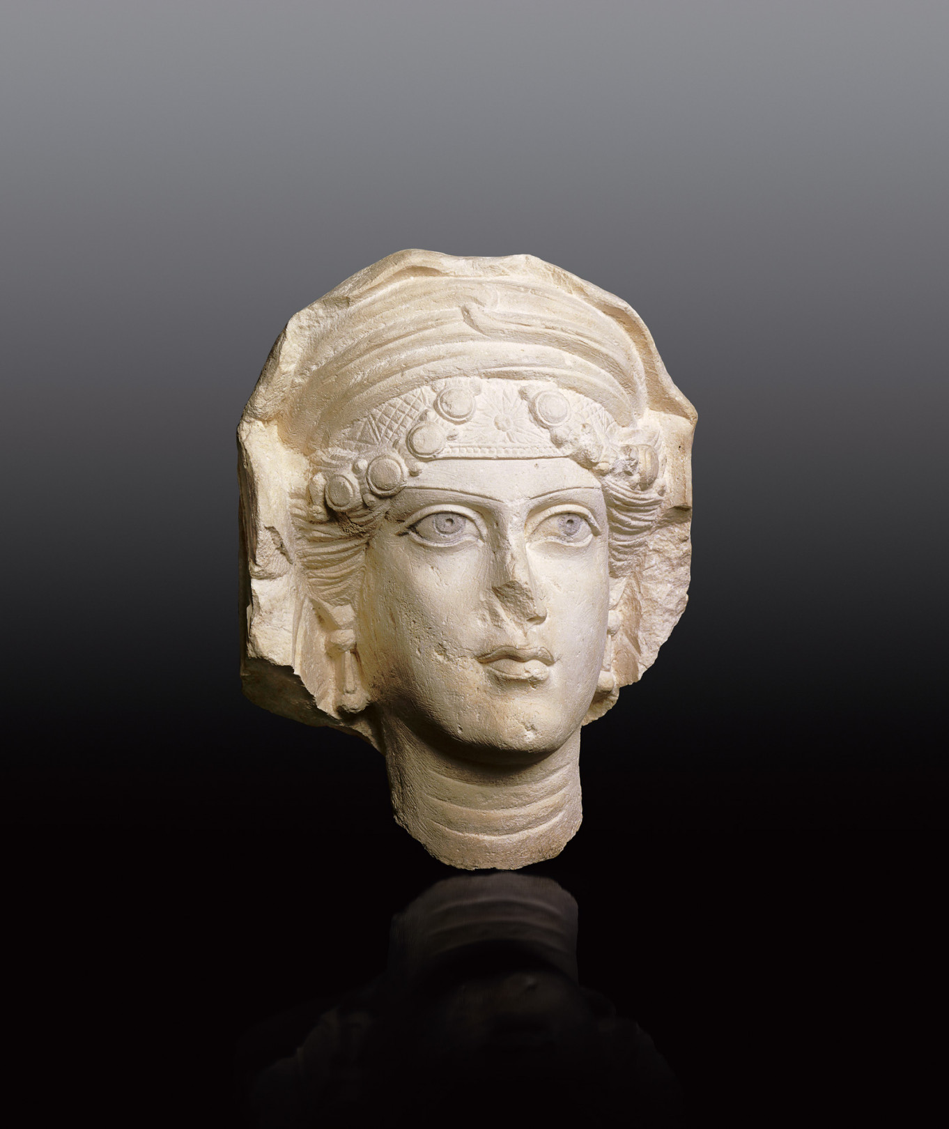 《女性の頭部》150-250年 シリア、パルミラ出土