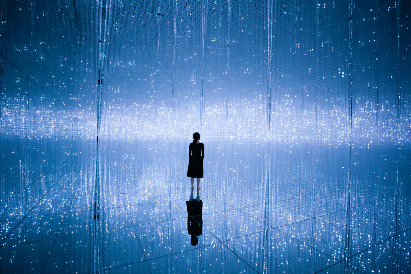 「The Infinite Crystal Universe」teamLab, 2018, Interactive Installation of Light Sculpture, LED, Endless, Sound: teamLab