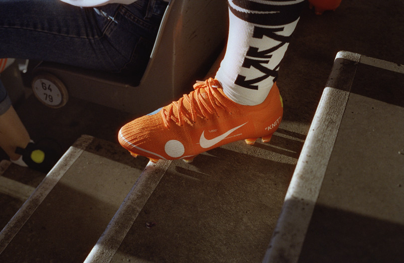 vNIKE X OFF-WHITE “FOOTBALL, MON AMOUR”