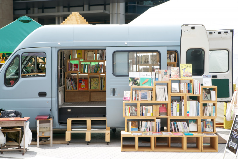 BOOK TRUCK