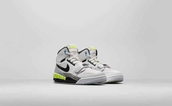 JORDAN LEGACY 312（税込1万9,440円）