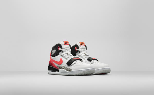 JORDAN LEGACY 312（税込1万9,440円）