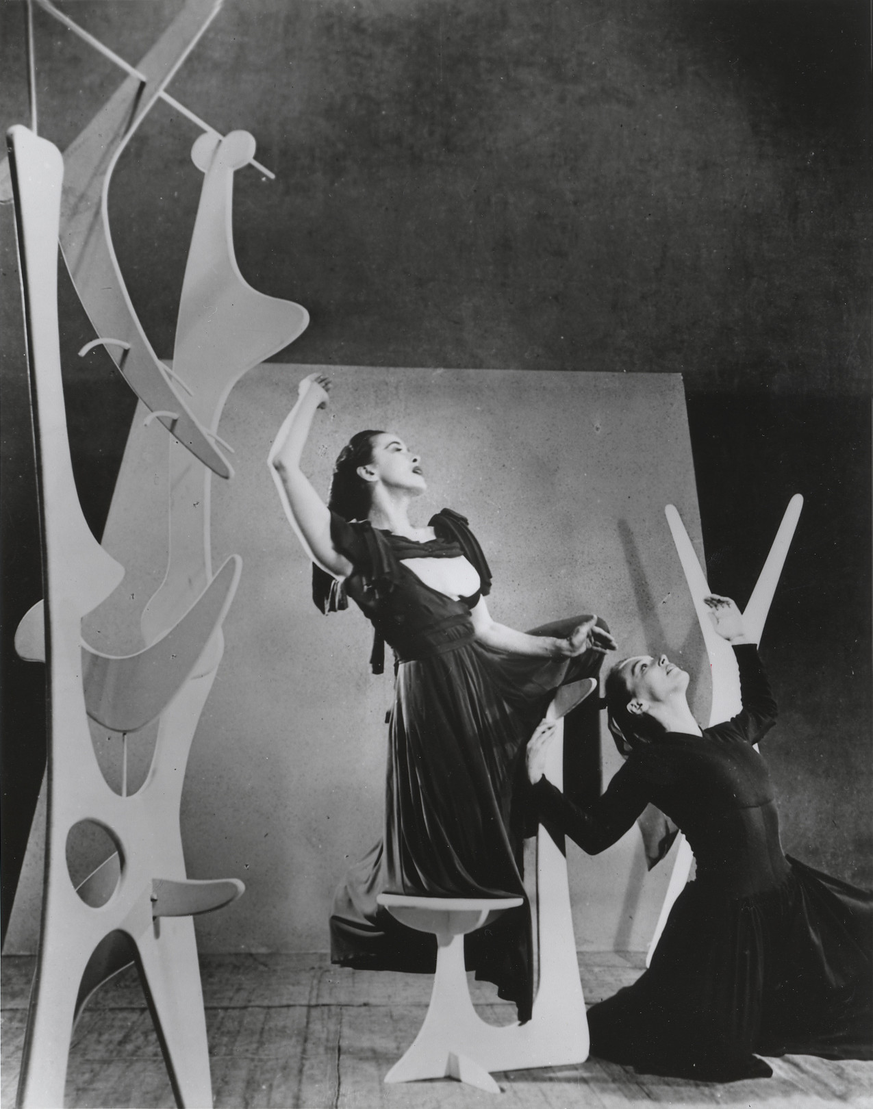 イサム・ノグチ《マーサ・グラハムの舞台「ヘロディアド」のための舞台装置》 1944年