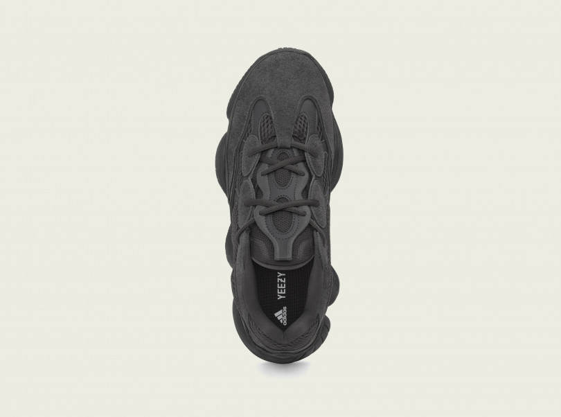 「YEEZY 500 UTILITY BLACK」が登場