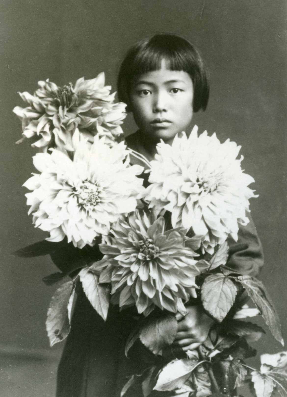 草間彌生 10歳の頃のポートレート C. 1939