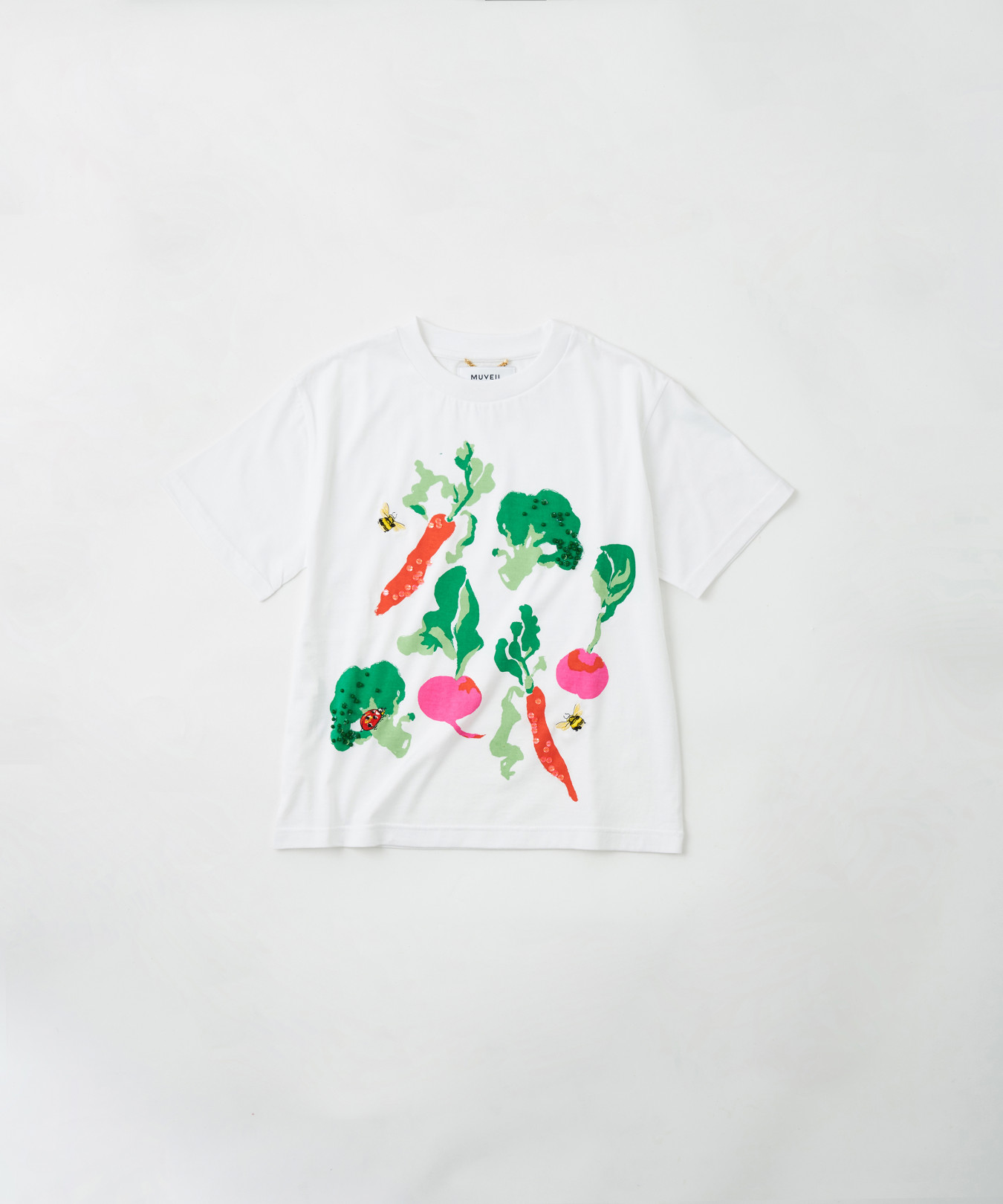 「刺繍入り野菜プリントTシャツ」（2万5,000円）