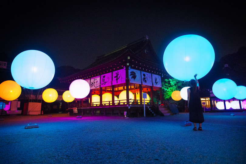 『呼応する球体 – 下鴨神社 糺の森 / Resonating Spheres – Forest of Tadasu at Shimogamo Shrine』