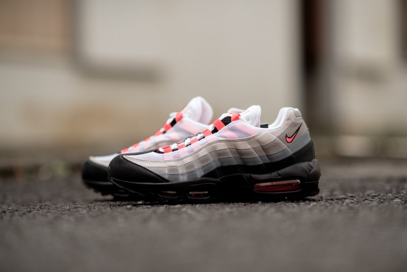 「NIKE AIR MAX 95 OG -SOLAR RED-」（1万6,000円）