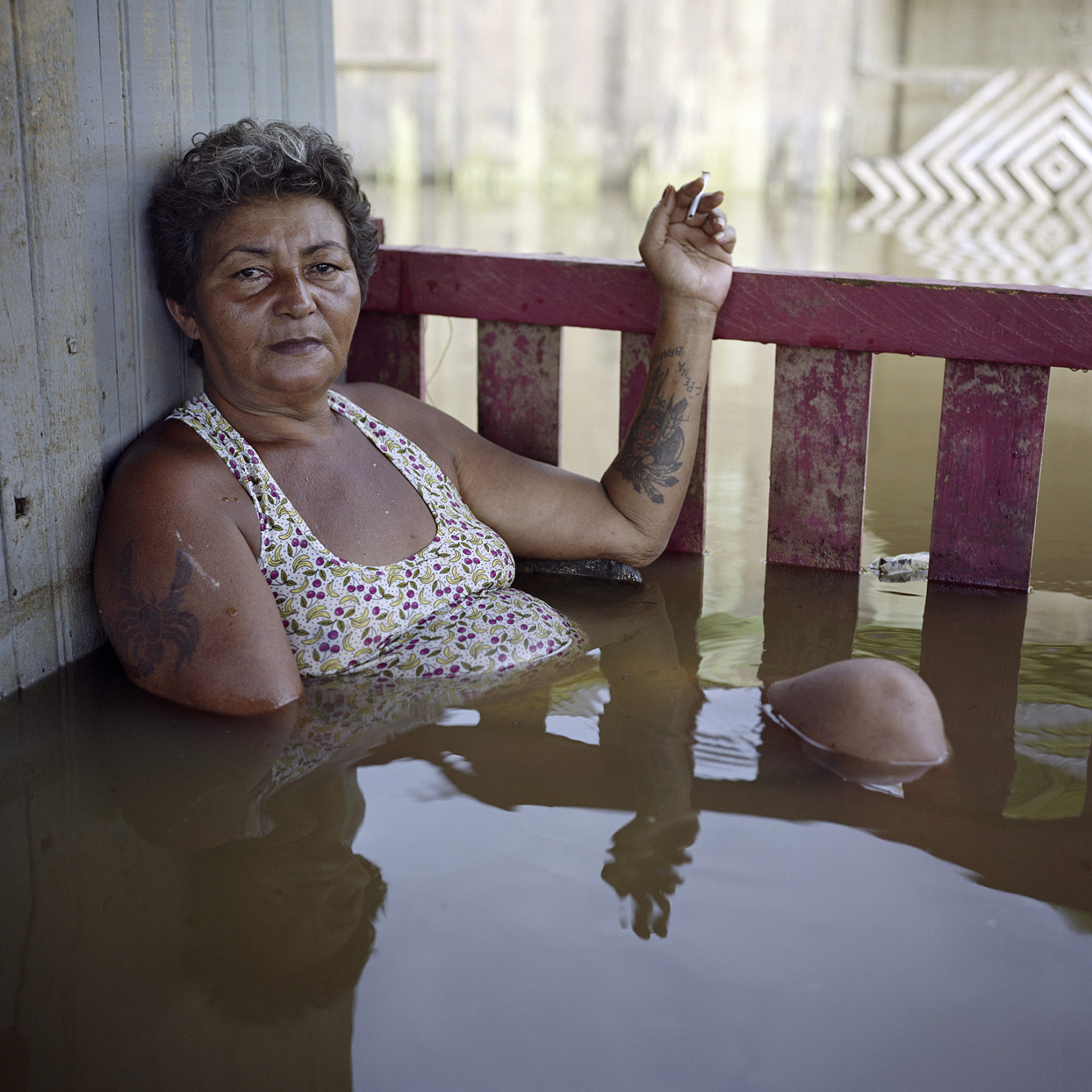 ギデオン・メンデル「ブラジル リオブランコ タカリ地域にて フランシスカ・シャガス・ドス・サントス」2015年3月 © Gideon Mendel / Drowning World