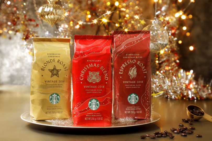 「スターバックス® クリスマス ブロンド ロースト」（250g/1,430円）、「スターバックス® クリスマス ブレンド」（250g 1,430円）、「スターバックス® クリスマス ブレンド エスプレッソ ロースト」（250g 1,430円）