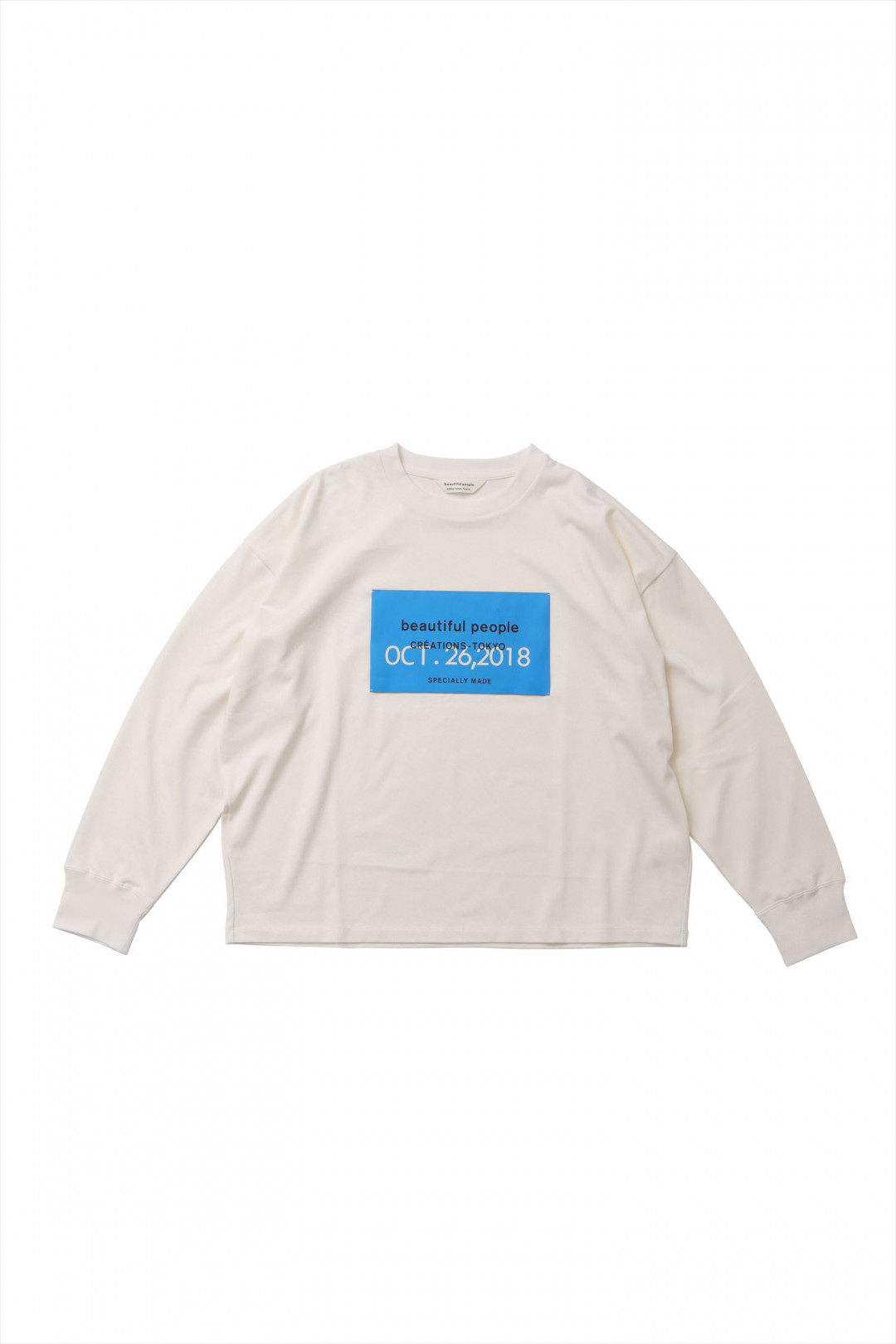 「タグカスタマイズロングTシャツ」（2万2,000円）