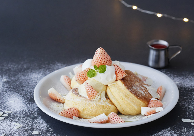 「奇跡のパンケーキ 淡雪いちご」（1,600円）