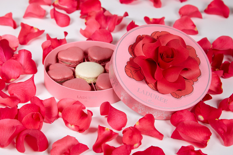 ラデュレの19年バレンタインはハート形マカロン 恋占い をモチーフにバラの花を散りばめた限定ボックス Gourmet Fashion Headline