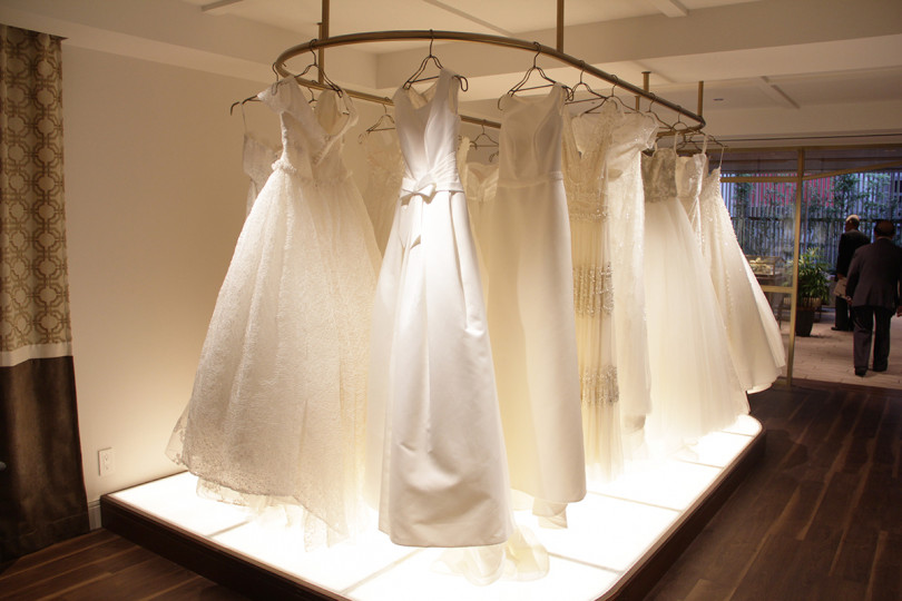ウエディングサロンのドレスショップには様々なタイプのウエディングドレスを用意