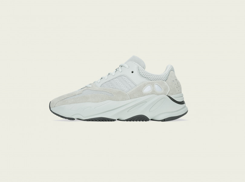 「YEEZY BOOST 700 SALT」（3万7,000円）