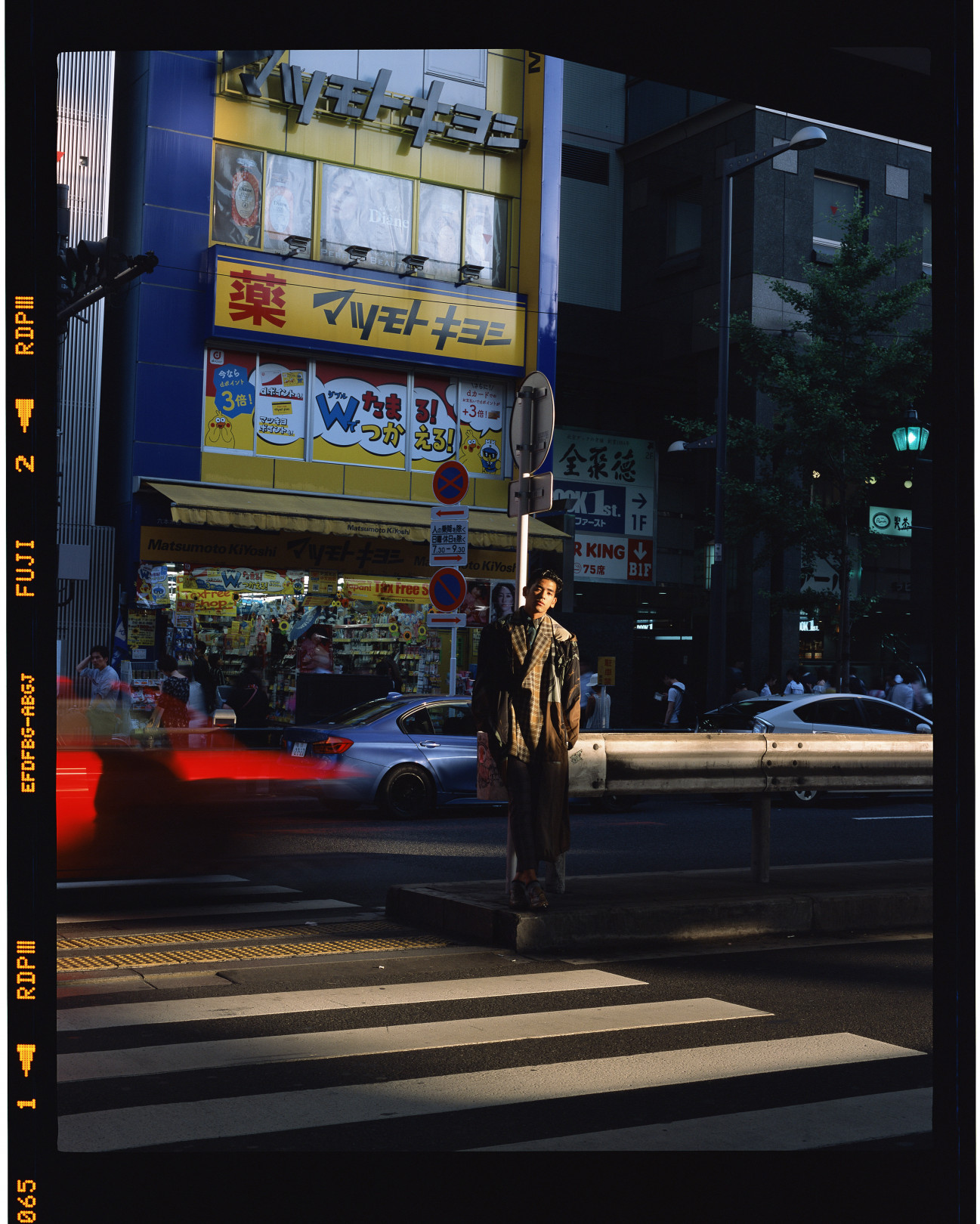 鈴木親  Roppongi, Tokyo  2018  C-print  126.0 x 100.0 cm