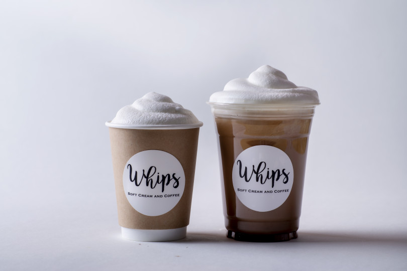 Whipsラテ（Hot/Iced 500円）、Whipsモカ（Hot/Iced 550円）、Whips抹茶（Hot/Iced 550円）